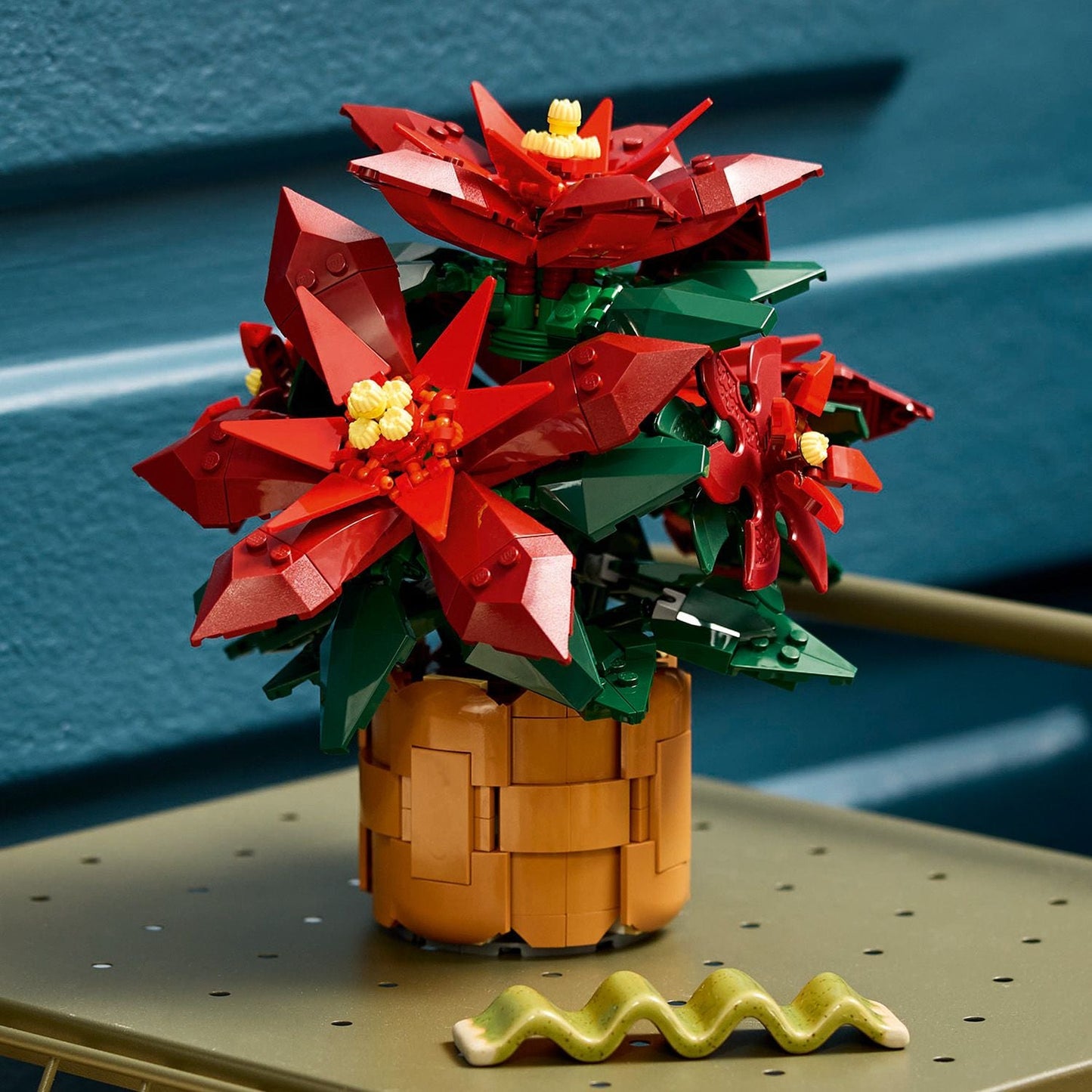 LEGO® ICONS™ Poinsettia