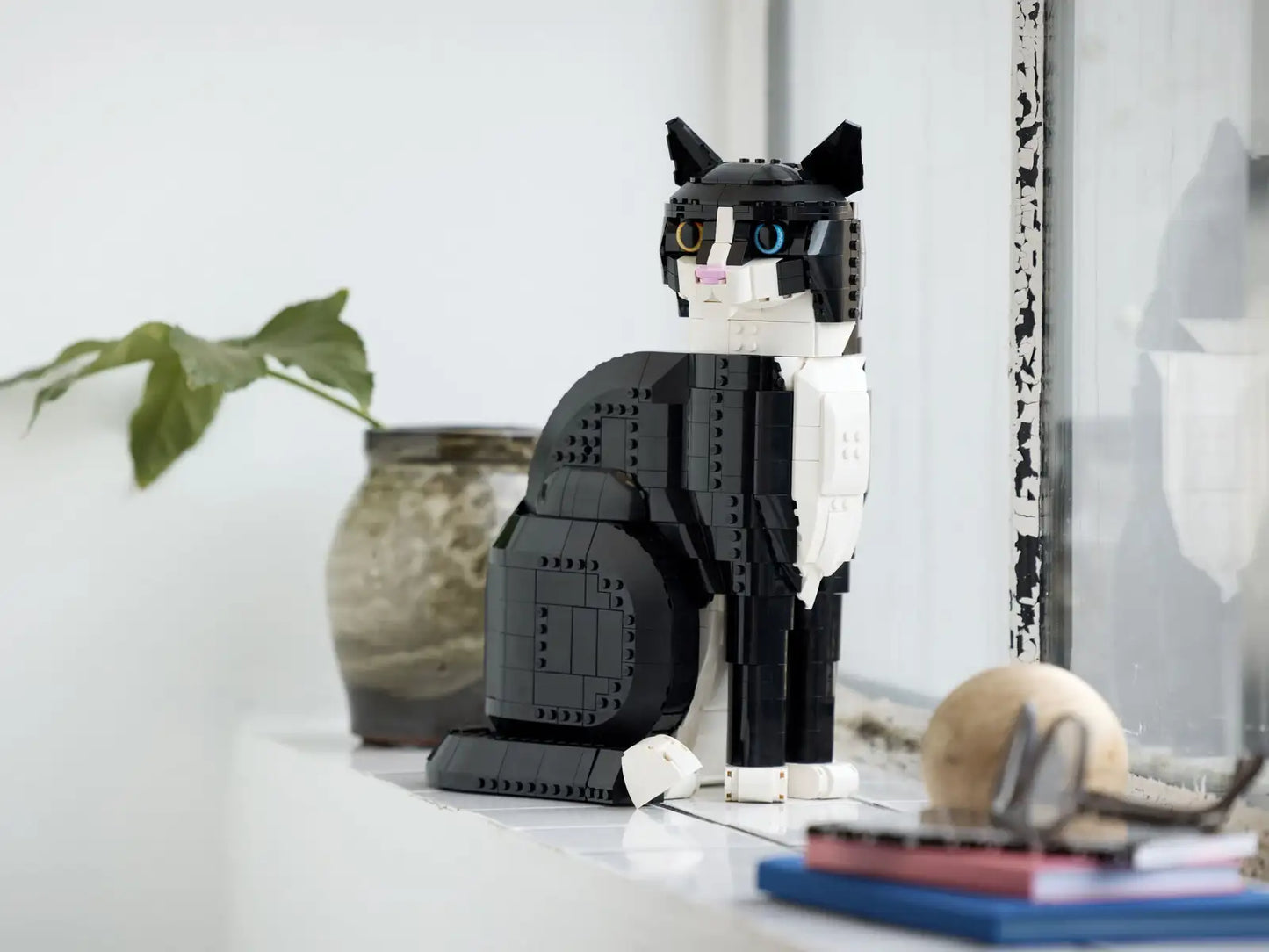 LEGO®  21349 Ideas Tuxedo Cat