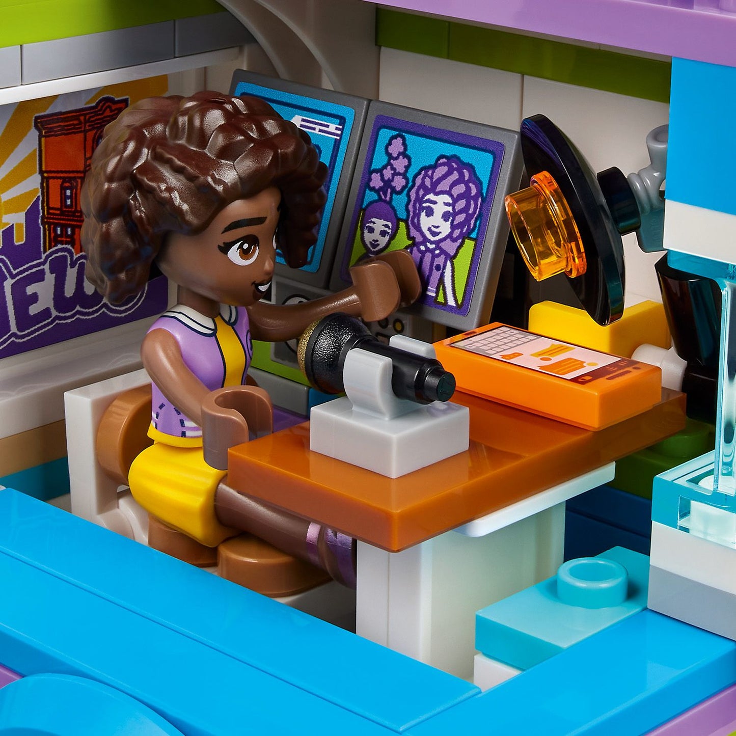 LEGO® Friends™ Newsroom Van