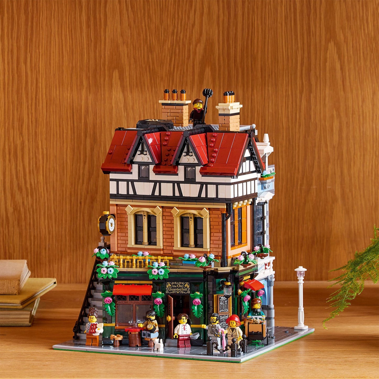 LEGO® ICONS™ Tudor Corner