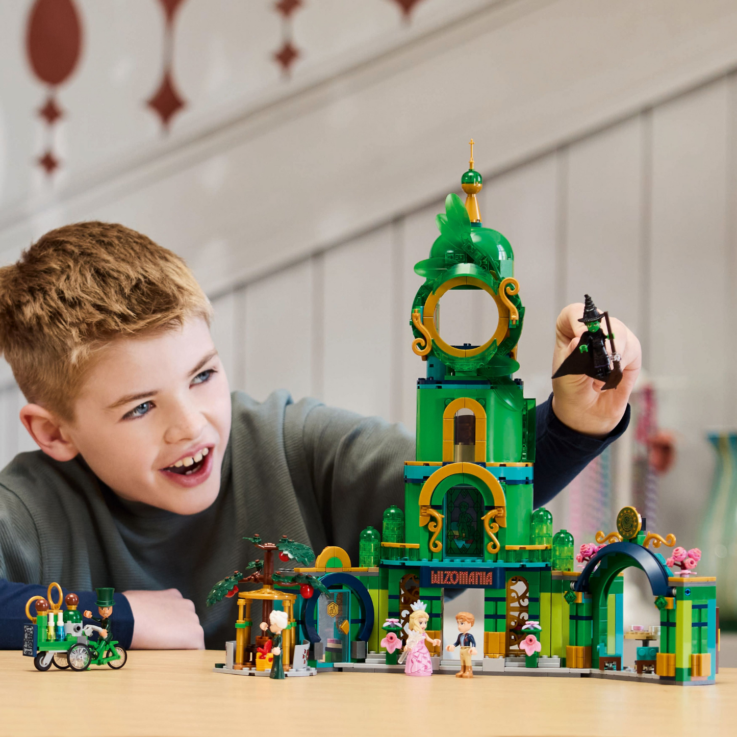 LEGO® Wicked Welcome to Emerald City