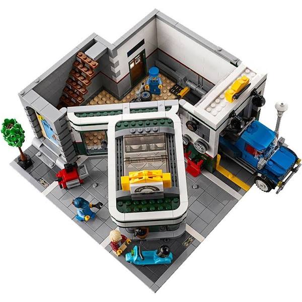 LEGO® Creator Expert 10264 Corner Garage